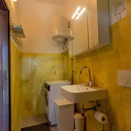 Seneca Apartment *