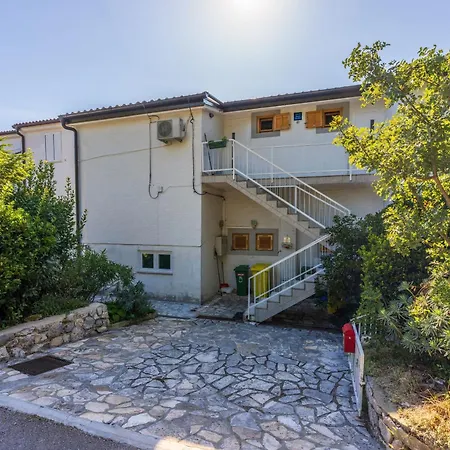 アパート Seneca ヤドラニヴォ