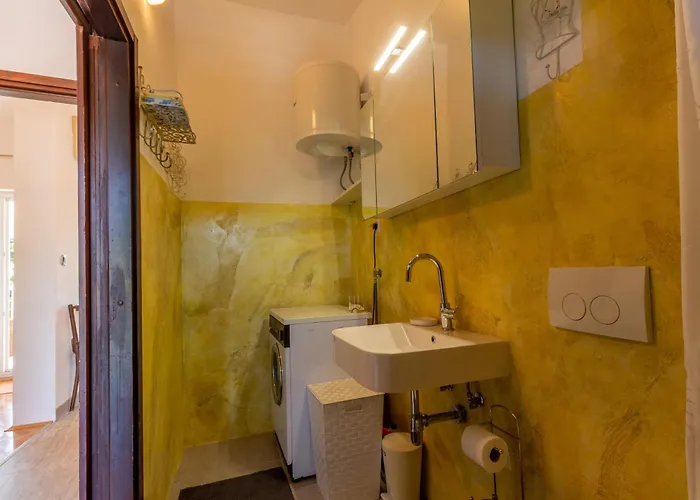 Seneca Apartament *
